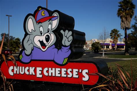 Chuck E. Cheese on the brink of bankruptcy, report says