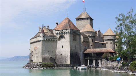 Chillon Castle | History | Inside & Facts - ANIMESONNET