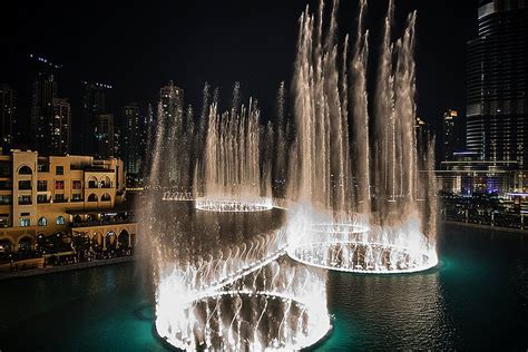 How to admire the singing fountain in Dubai