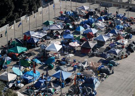 Thousands of volunteers count the homeless in LA