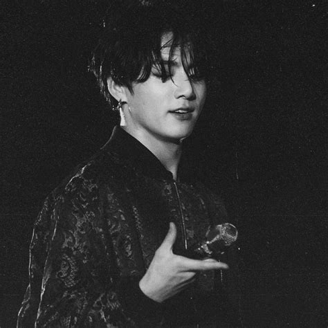 Jungkook Black And White Aesthetics - K0nem