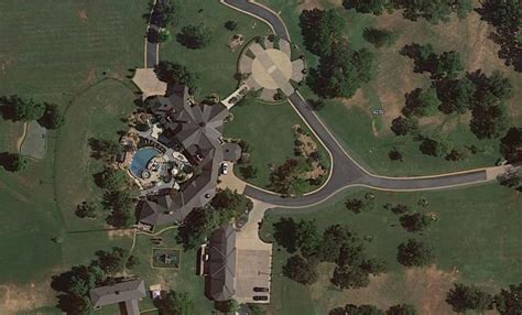 A Look Into Toby Keith’s House – An Oklahoma Mansion