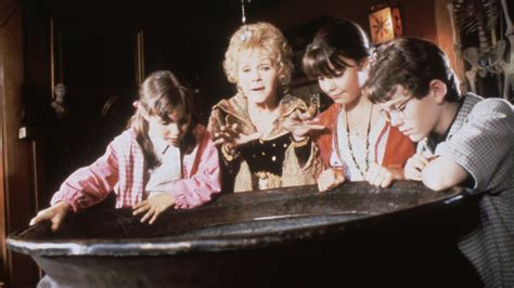 How to Watch ‘Halloweentown’ Online Free: Where to Stream 1 – 4 | StyleCaster