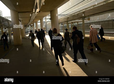 commuters stratford international train station london Stock Photo - Alamy