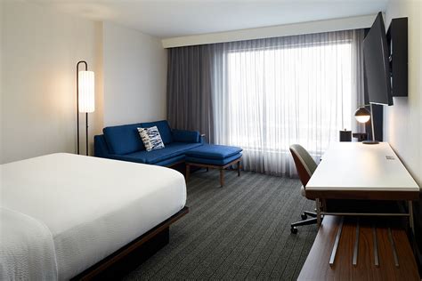 Courtyard by Marriott Montreal Midtown - InnVest | InnVest