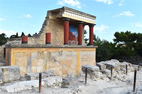 REBUILDING THE PALACE OF MINOS AT KNOSSOS | Ashmolean Museum