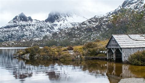 Dove Lake in Tasmania - Dove Lake Circuit - Family Holiday Destinations