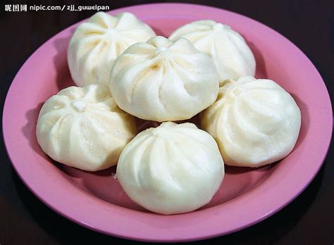 Chinese Dumpling made with leavened dough. Steam to cook.