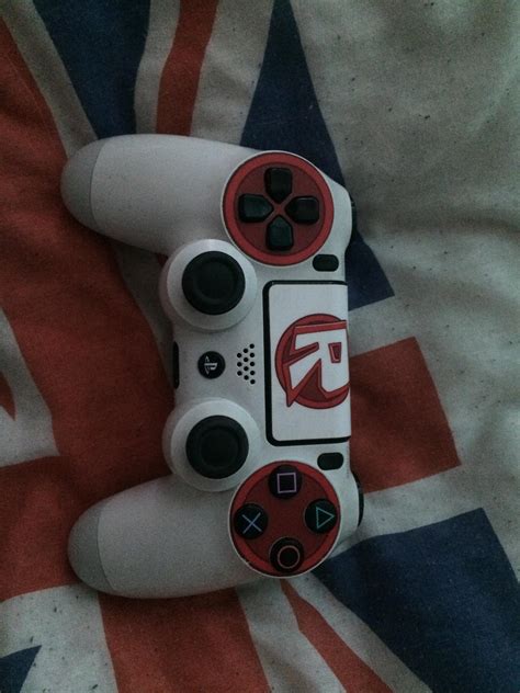 I forgot that I made this roblox-themed PS4 controller a few years back ...