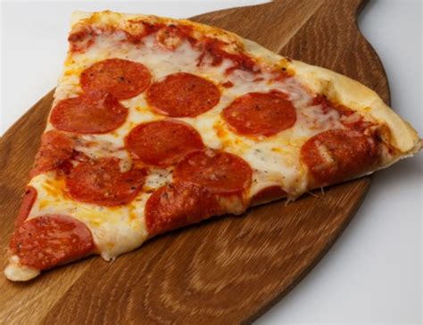 Receta de pizza pepperoni ¡un clásico italiano! - Unareceta.com