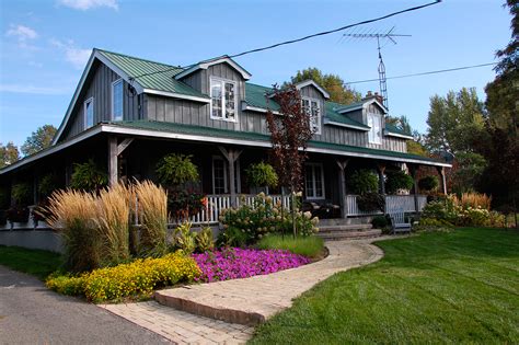 Cottage Landscaping - Professional Landscaping - Johnston's Greenhouse