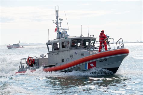 DVIDS - Images - Coast Guard conducts tactical boat crew training [Image 5 of 5]