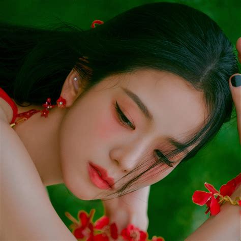 JISOO blooms with the release of her solo debut single album, ME - K-Pop ON! Track