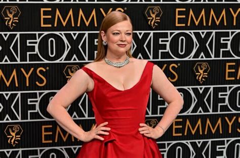 Emmys fashion: red, black and purple all the rage - Breitbart