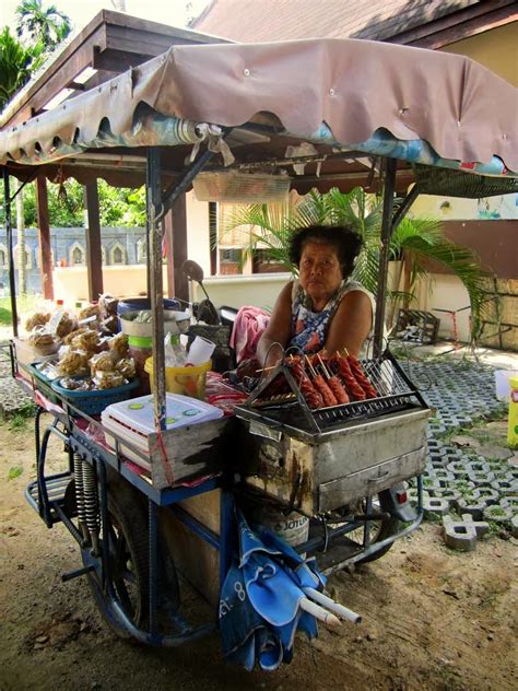 Stock Pictures: Koh Samui vendors outside tourist spots