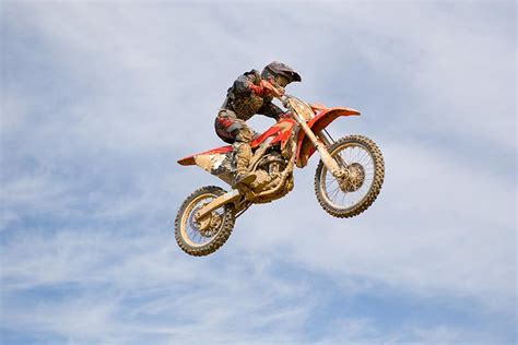 Dirt Bike Jumping Tips For Beginners In Easy Steps - Dirt Bike It