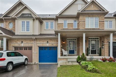 16 Matthewson Avenue, Bradford, Ontario | House styles, House, Mansions