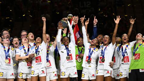 Handball : les Françaises sacrées championnes du monde après leur victoire contre la Norvège