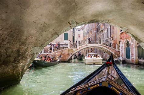 Venice: Shared Gondola Ride Across the Grand Canal | GetYourGuide