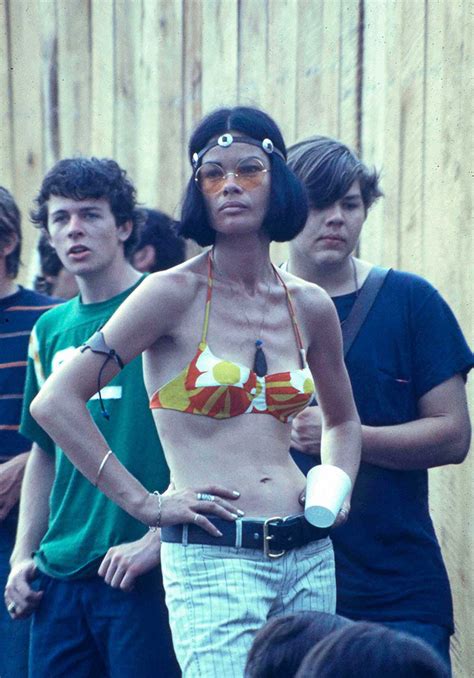 Stunning photos depicting the rebellious fashion at Woodstock, 1969 - Rare Historical Photos