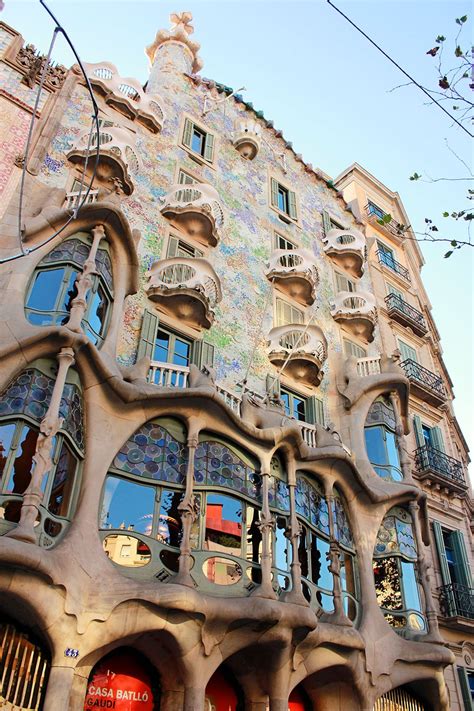 Gaudi's Casa Batlló - The fascinating house with [almost] no straight ...