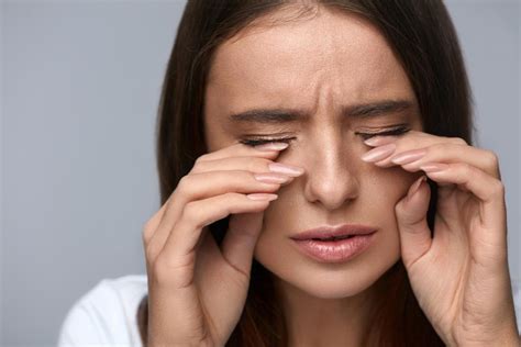 Burning eyes: Causes and home remedies