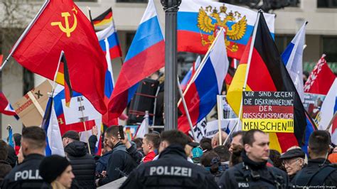 Ukraine: Pro-Russia demonstrations spark outrage in Germany – DW – 04 ...