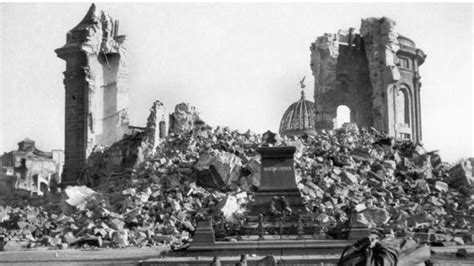 Dresden's firebombing haunts rebuilt German city - BBC News