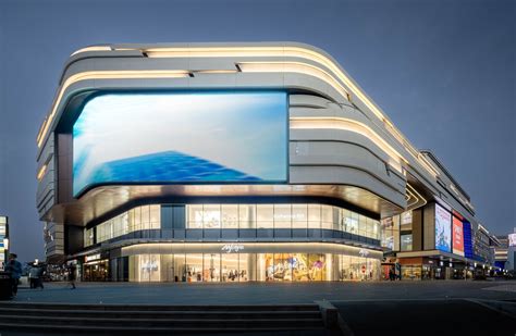 Shopping mall design creates a balance with light and dark Floating ...