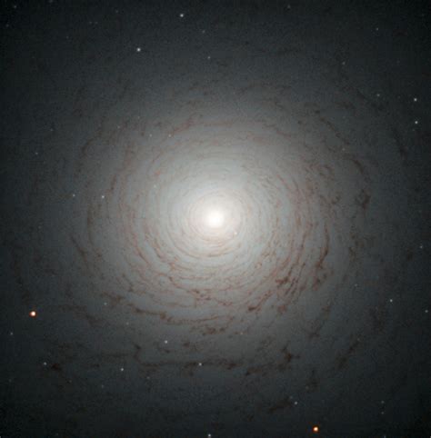 Hubble Views Lenticular Galaxy NGC 524