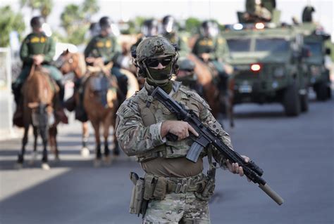 US Border Patrol carrying these weapons of war to stop migrant caravan - Business Insider