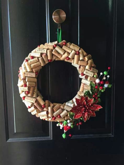 Cork wreath | Cork wreath, Christmas wreaths, Wine cork wreath