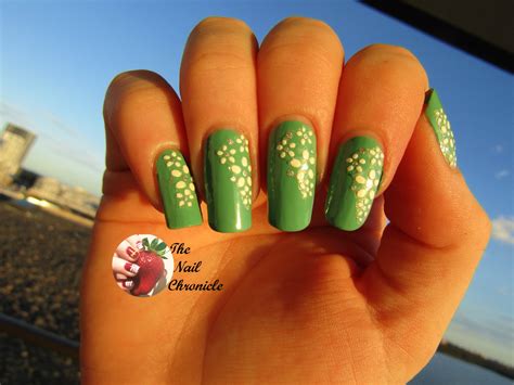 A Spring Fling - Green Flower Spring Nail Art - The Nail Chronicle