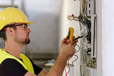 The Importance of Hiring Experienced Electricians - Home Zenith