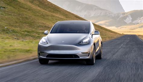 Tesla Model Y Long Range RWD: Game-Changing Efficiency and Range - DAX ...