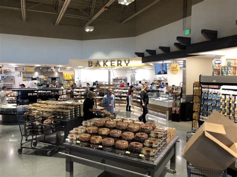 First look: Albertsons puts focus on food, fresh and local with new store