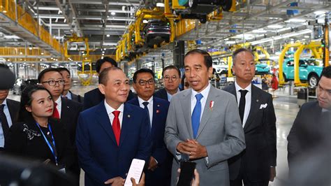 Indonesia’s president visits Vietnam’s EV maker Vinfast and says ...