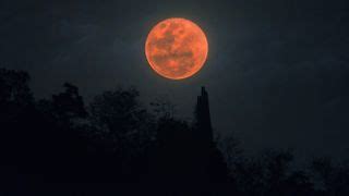 Why does the moon turn red during a total lunar eclipse? | Live Science