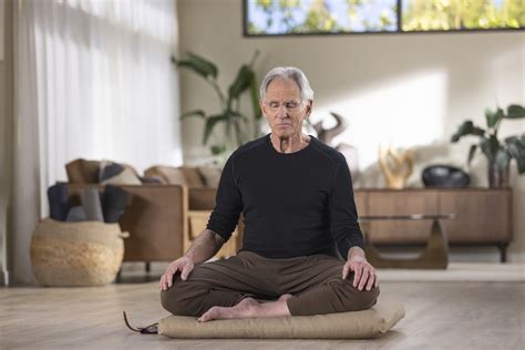 Jon Kabat-Zinn’s Guide to Meditation Postures - 2022 - MasterClass