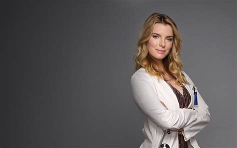 Dr. Carrie Roman Played by Betty Gilpin - Nurse Jackie | SHOWTIME