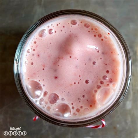 BLISSFUL ROOTS: Fresh Strawberry Shake