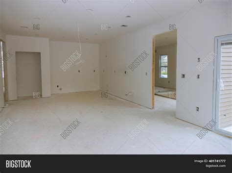 Empty Apartment Room Image & Photo (Free Trial) | Bigstock