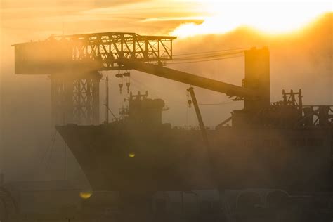 Hammerhead crane in the morning haze | The iconic hammerhead… | Flickr