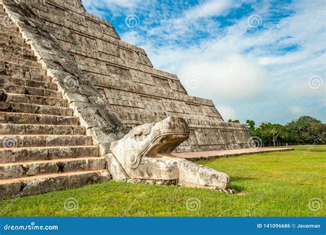 El Castillo or Temple of Kukulkan Pyramid, Chichen Itza, Yucatan, Mexico Stock Photo - Image of ...