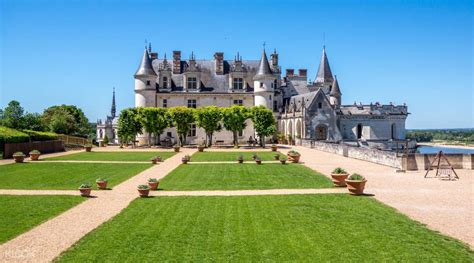 Loire Valley Castles Tour with Food and Wine Pairing Lunch