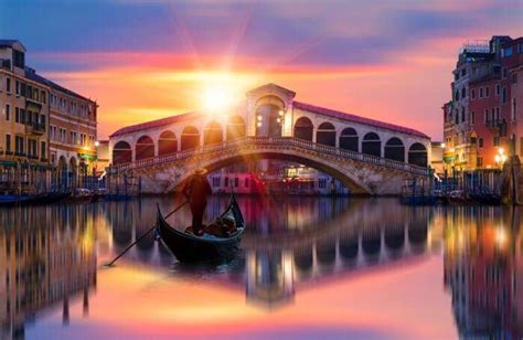 Rialto Bridge: A Guide To Know All About This Place In Italy