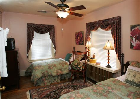 Discount Coupon for Williamsburg Manor B&B in Williamsburg, Virginia - Save Money!