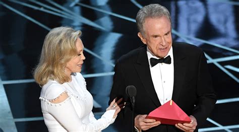 Warren Beatty’s Envelope at Oscars 2017 Said Best Actress, Not Best Picture | 2017 Oscars ...