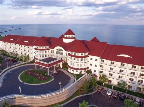 8 Best Lake Michigan Resorts - Holiday | Lake resort, Michigan vacations, Best resorts