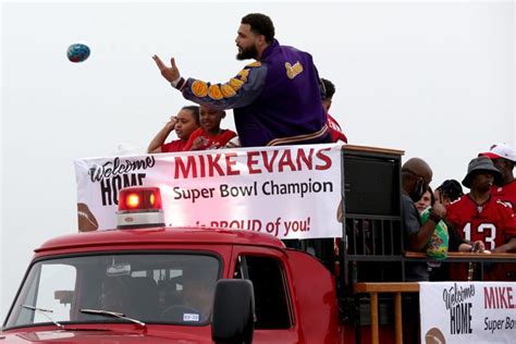 Galveston celebrates native Mike Evans’ Super Bowl LV win | Local ...